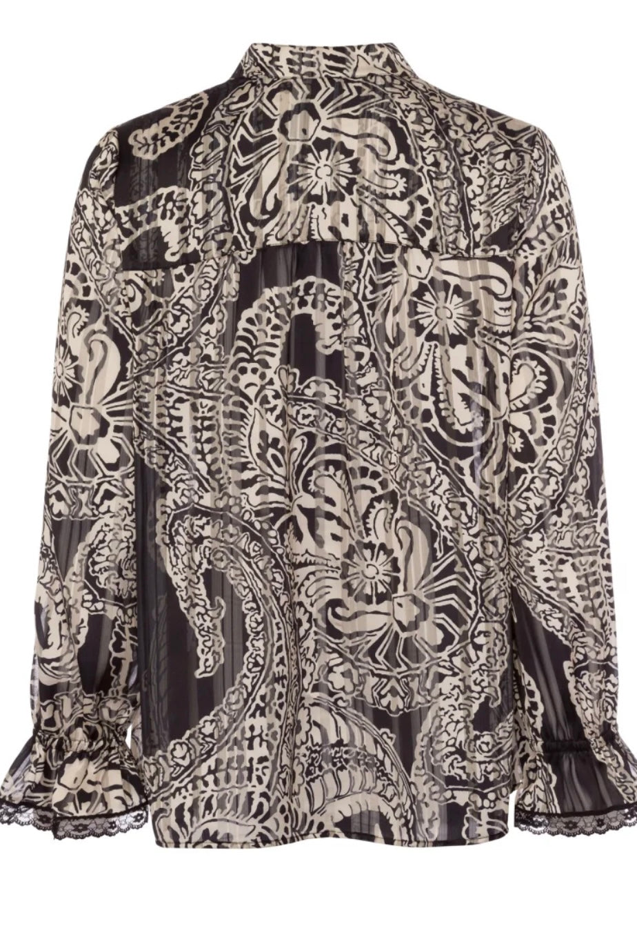 Blouse in blow-up paisley print