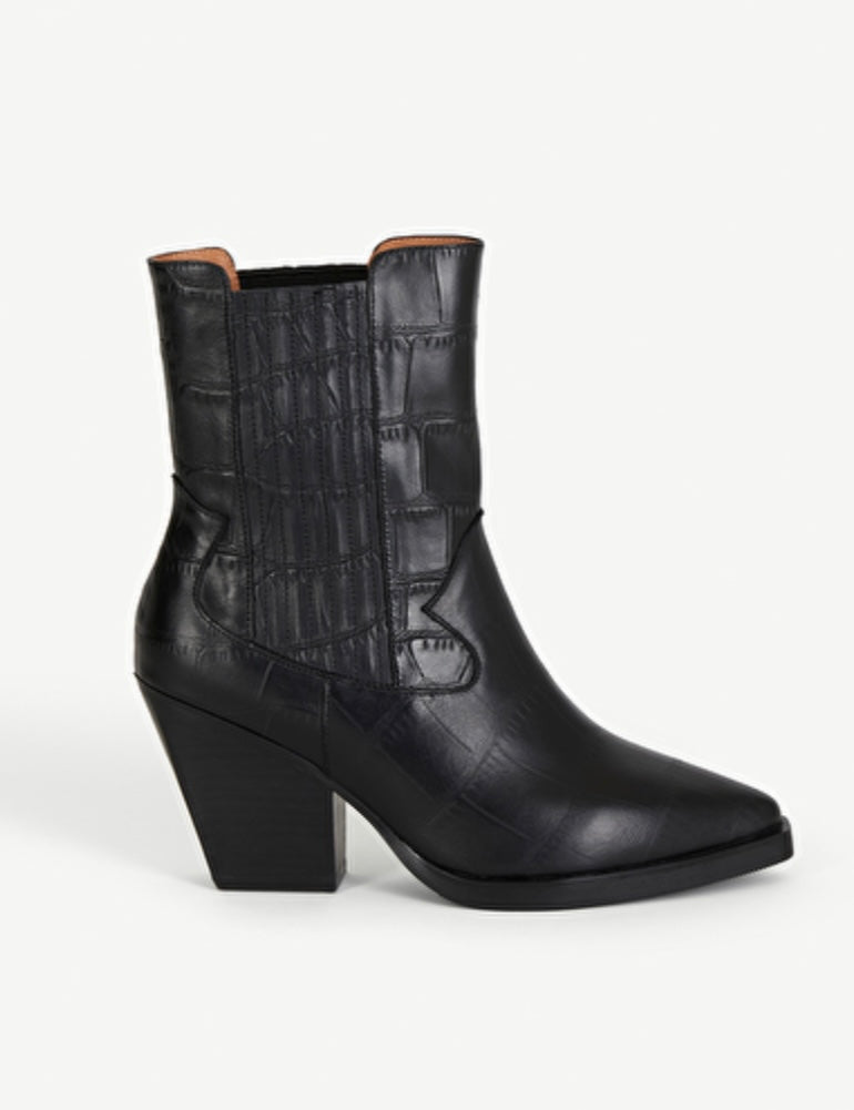 HAVAN
Black santiag boots