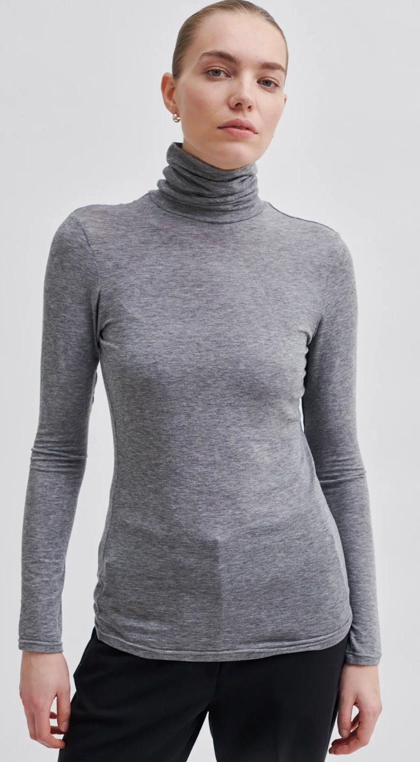 Matima T-Neck Tee in grey melange