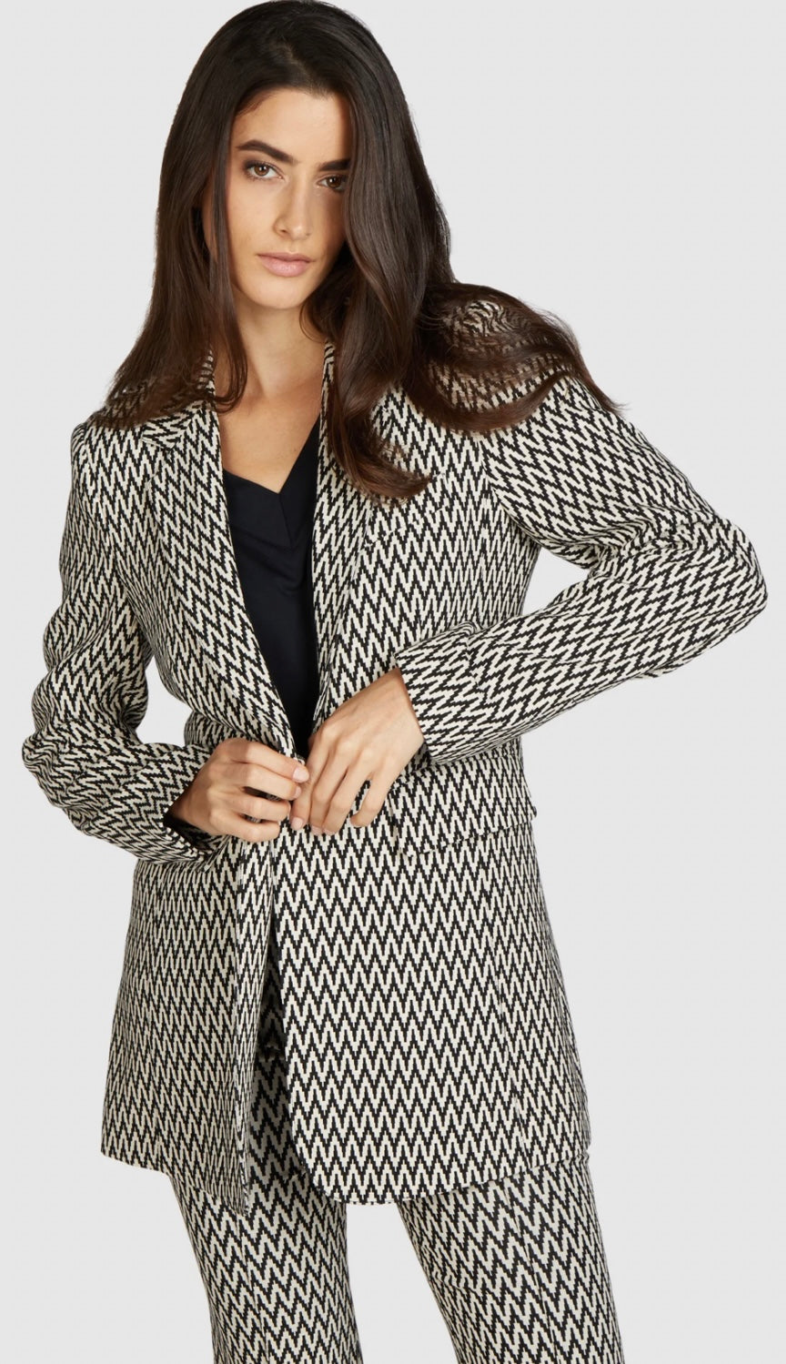 Long blazer in zig-zag pattern