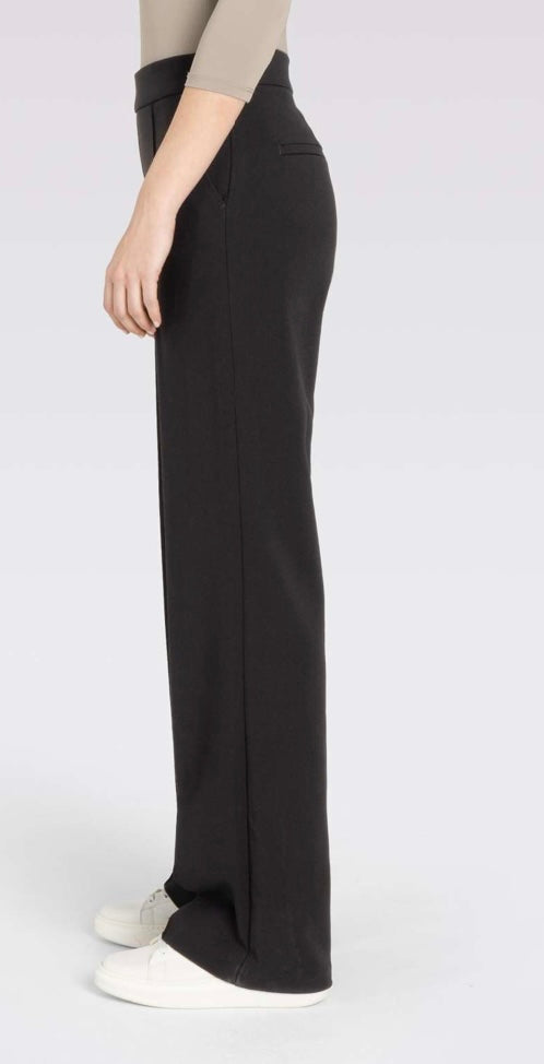 Chiara Smart in black