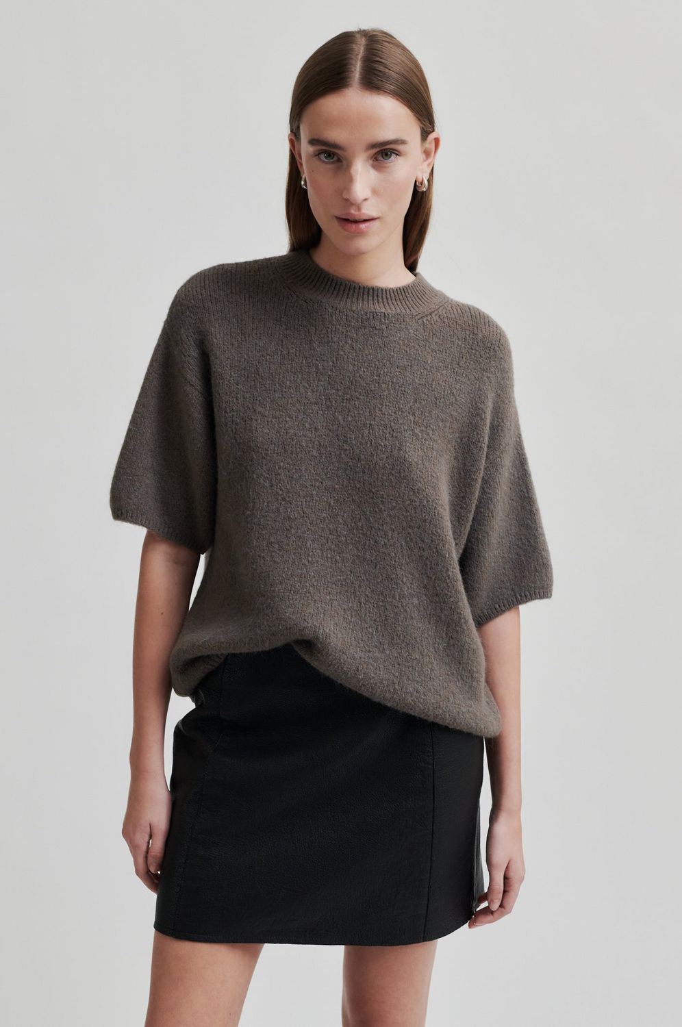 Wanda knit o neck in Turkish coffee
