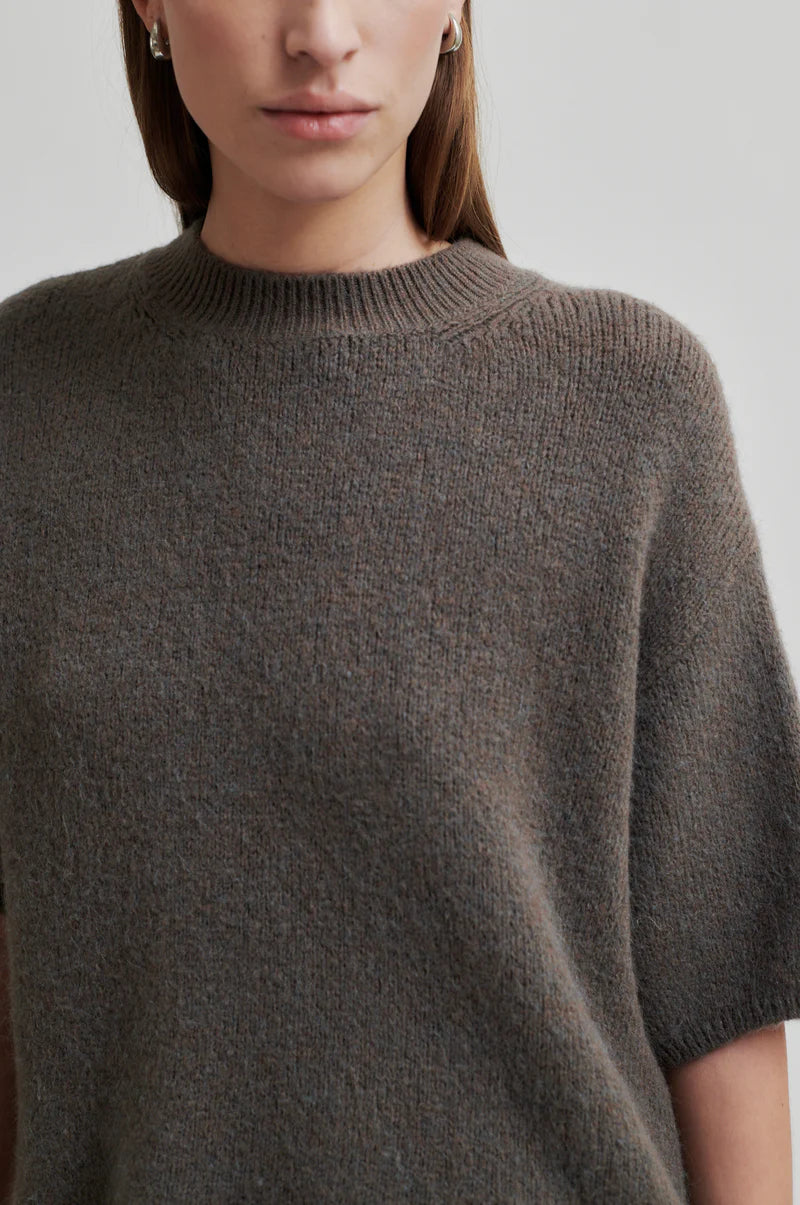 Wanda knit o neck in Turkish coffee