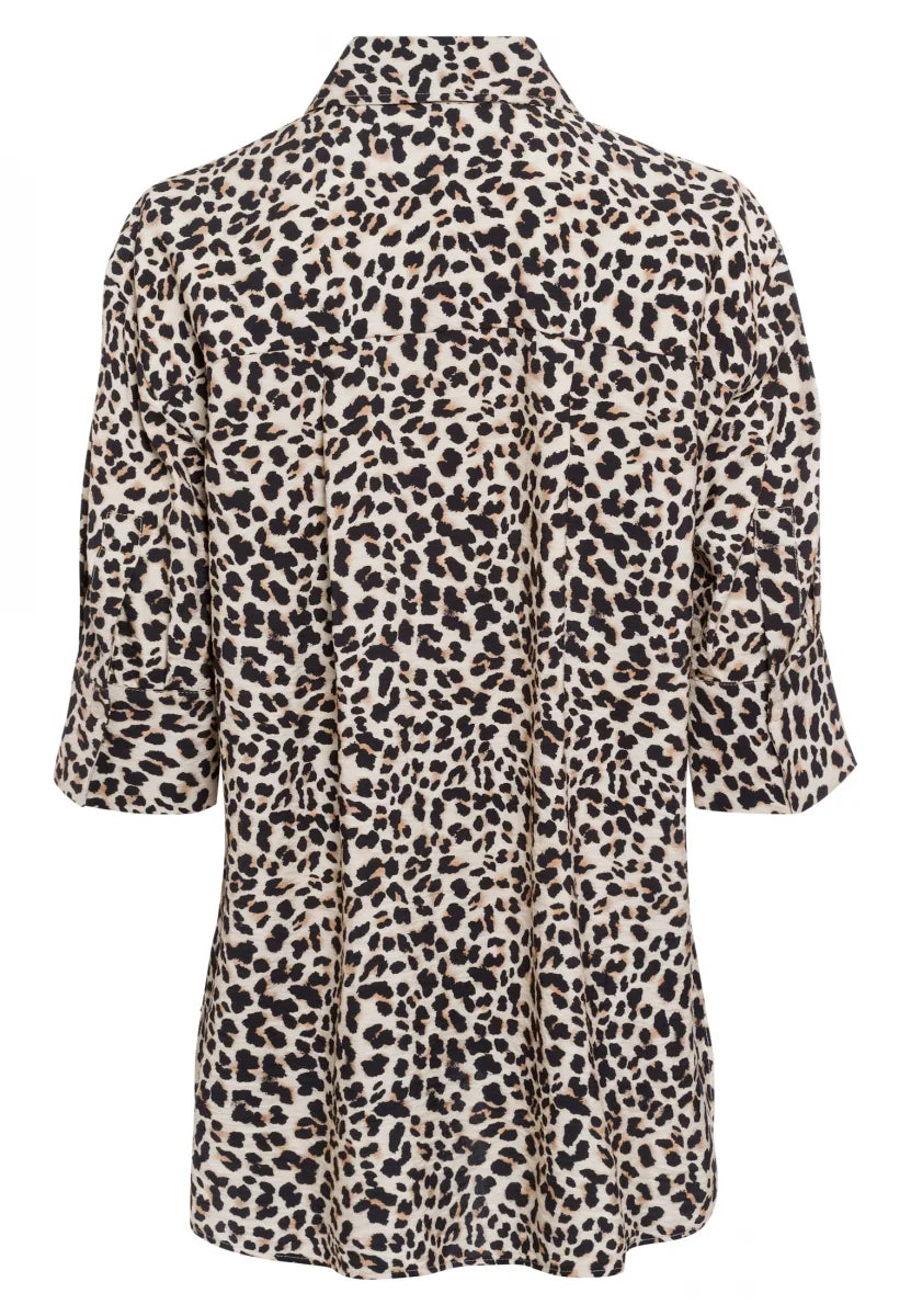 Short sleeve shirt with leopard print