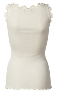 Iconic silk top with lace in Soft Powder