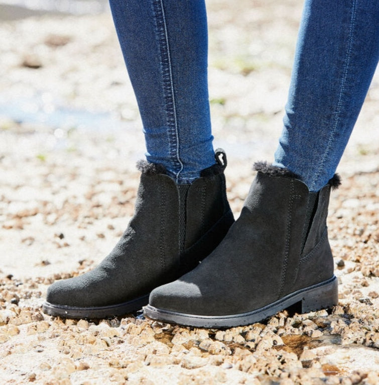 EMU Australia Pioneer Leather Boot in Black