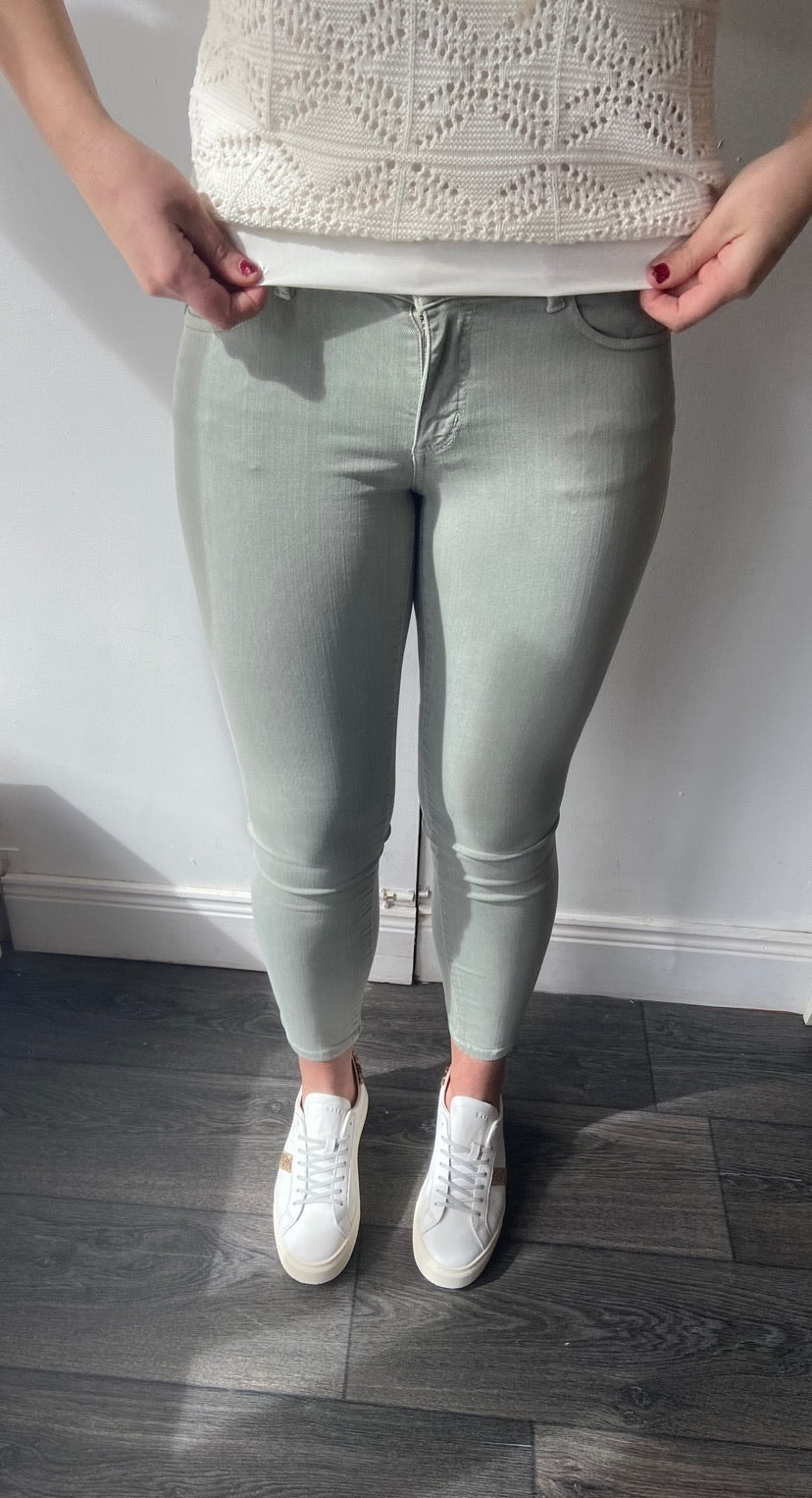 Magic trouser jean in Lily pad