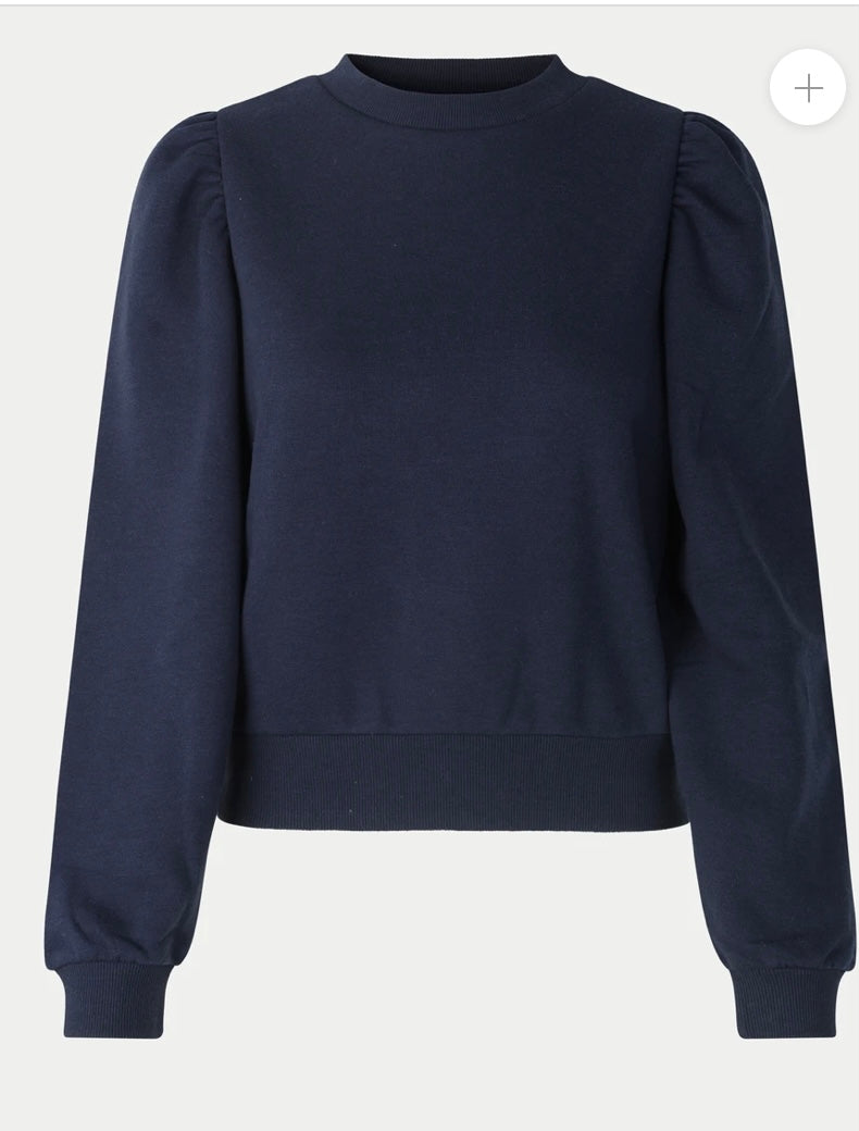 Carmella Sweat in maritime Blue
