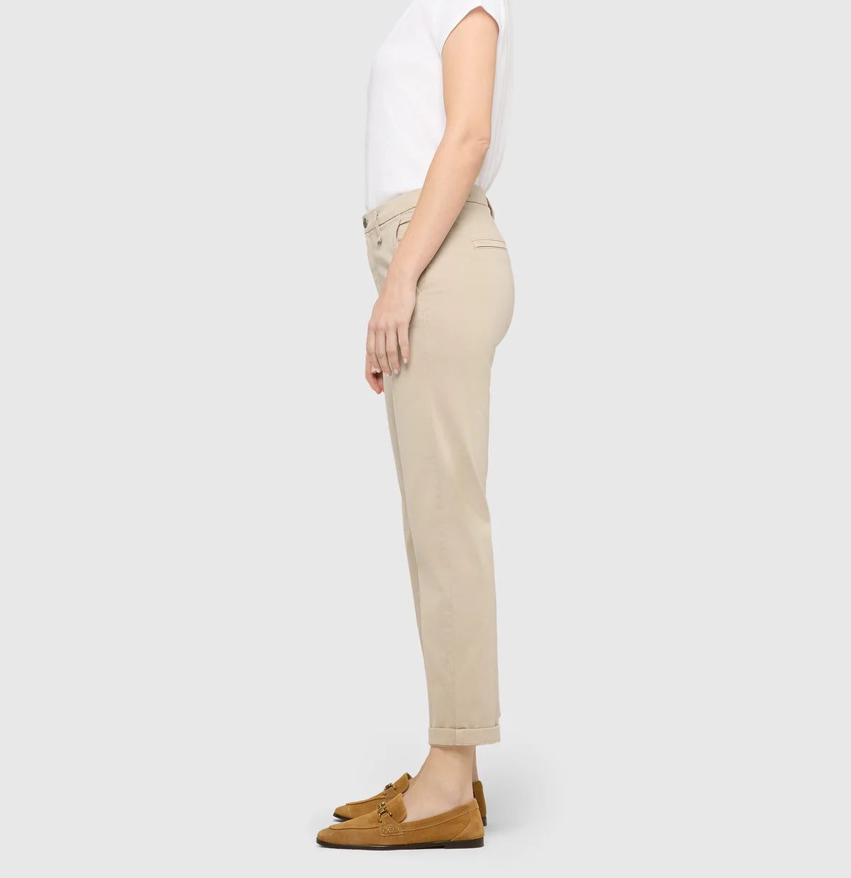 CHINO TURN UP
SLIM TROUSERS IN A COTTON-MODAL-LYOCELL BLEND