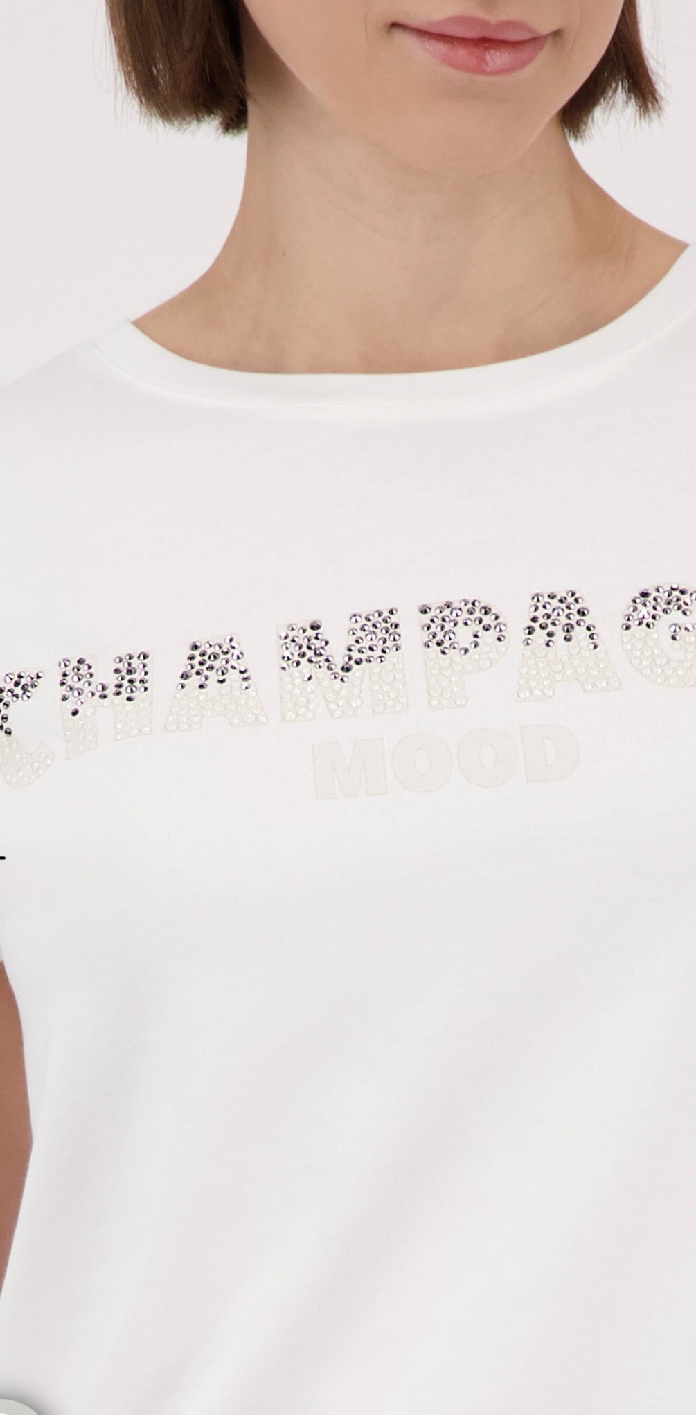 NEWT-SHIRT WITH RHINESTONES
COLOR: Off-white