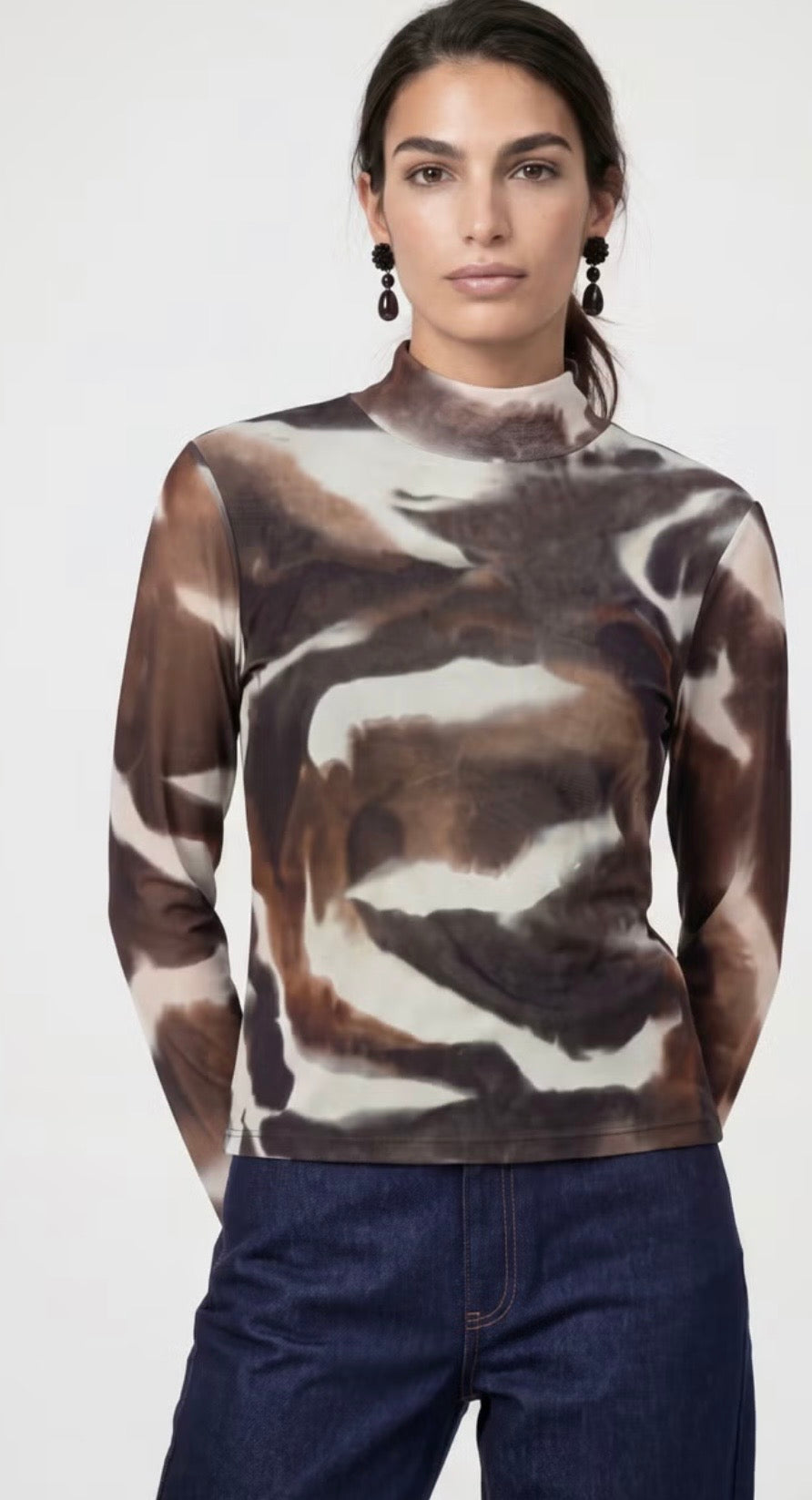 New LONG-SLEEVE SHIRT WITH TIE-DYE EFFECT
COLOR: Chocolate brown pattern