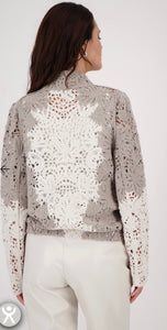 CARDIGAN WITH CORNELLY PATTERN
COLOR:Greige