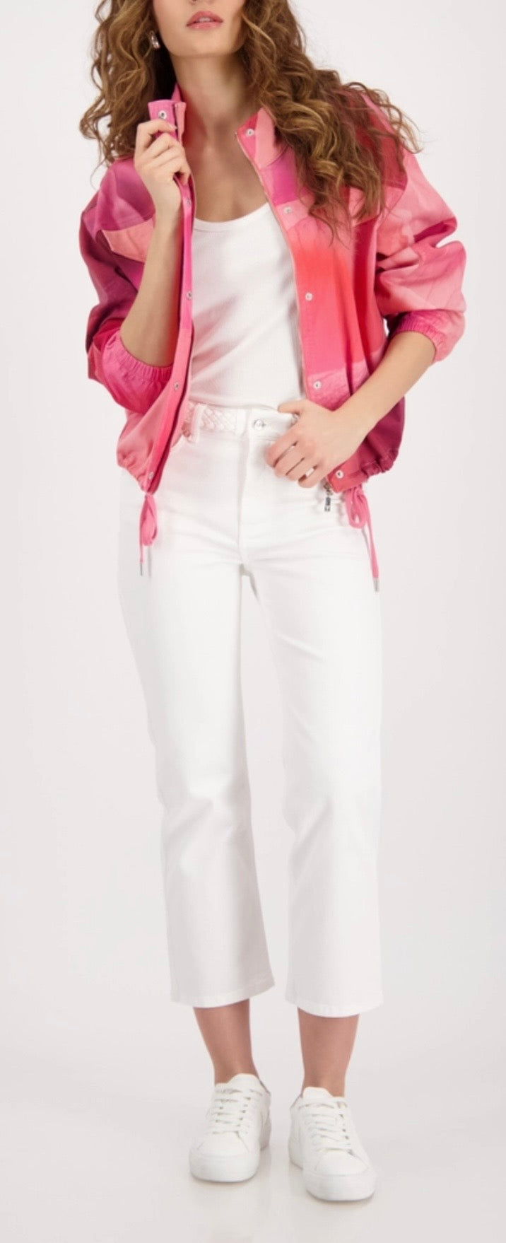 NEW JACKET WITH ALLOVER PATTERN
COLOR: Spring flower pattern