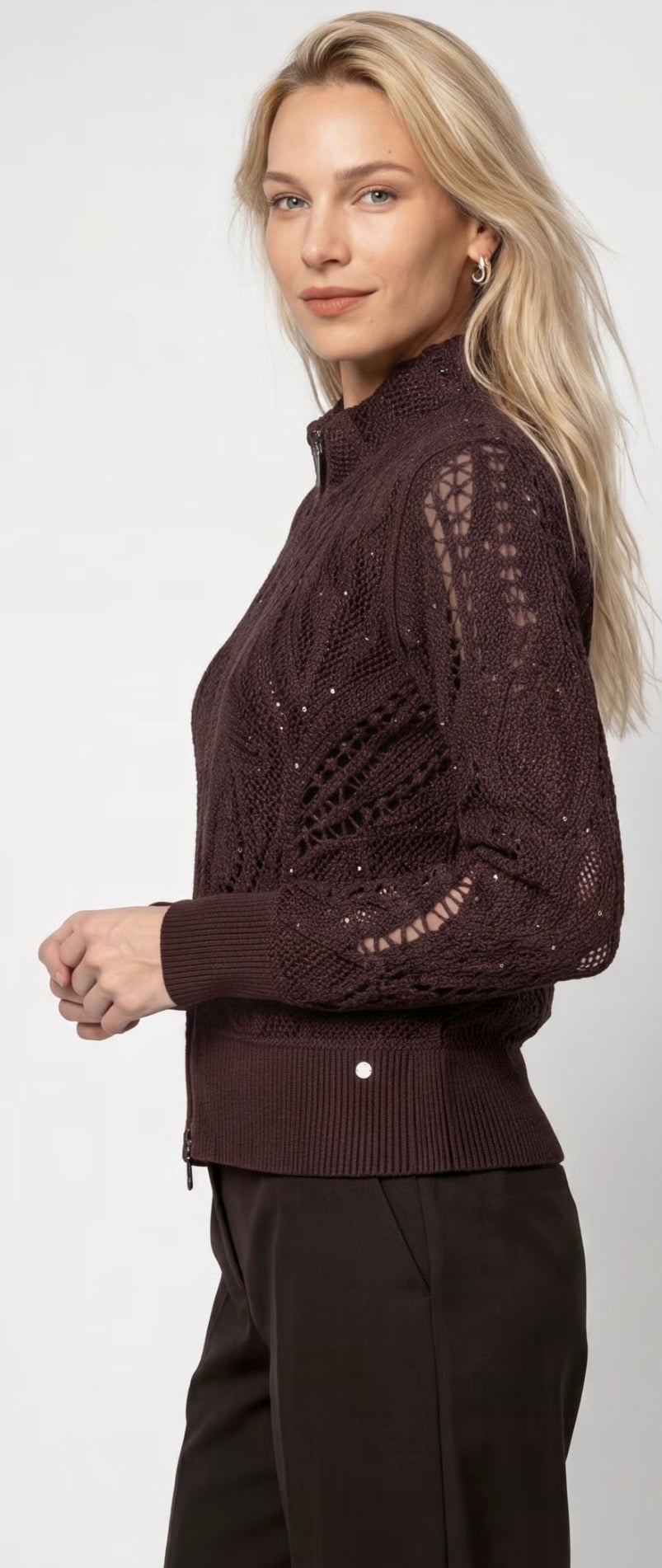 NEW CARDIGAN WITH CORNELLY PATTERN
COLOR: Black coffee