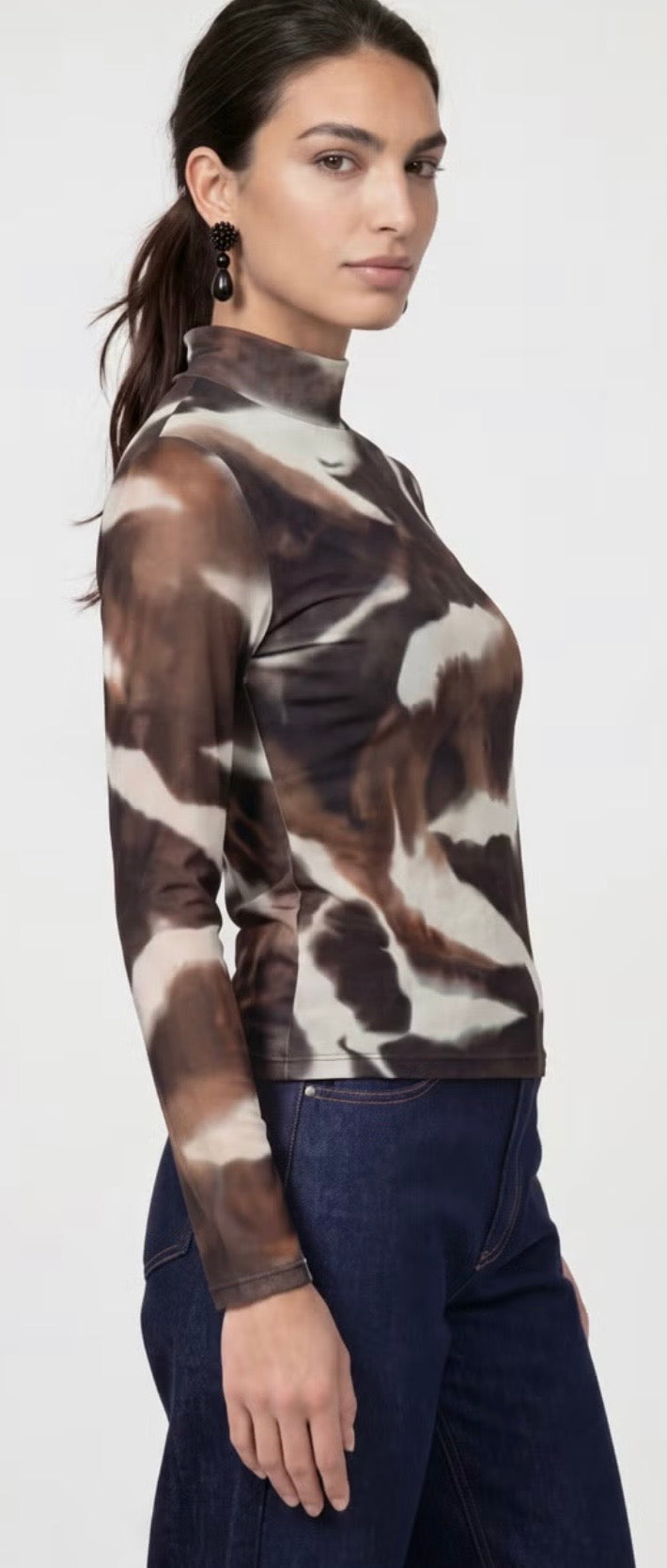 New LONG-SLEEVE SHIRT WITH TIE-DYE EFFECT
COLOR: Chocolate brown pattern