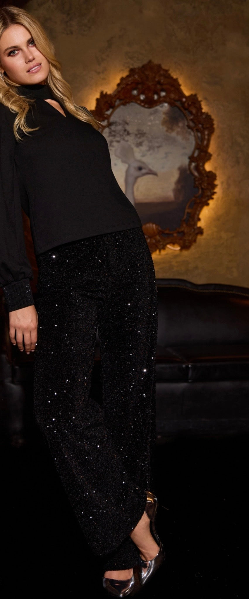 WIDE-LEG PANTS WITH SEQUINS
COLOR: Black