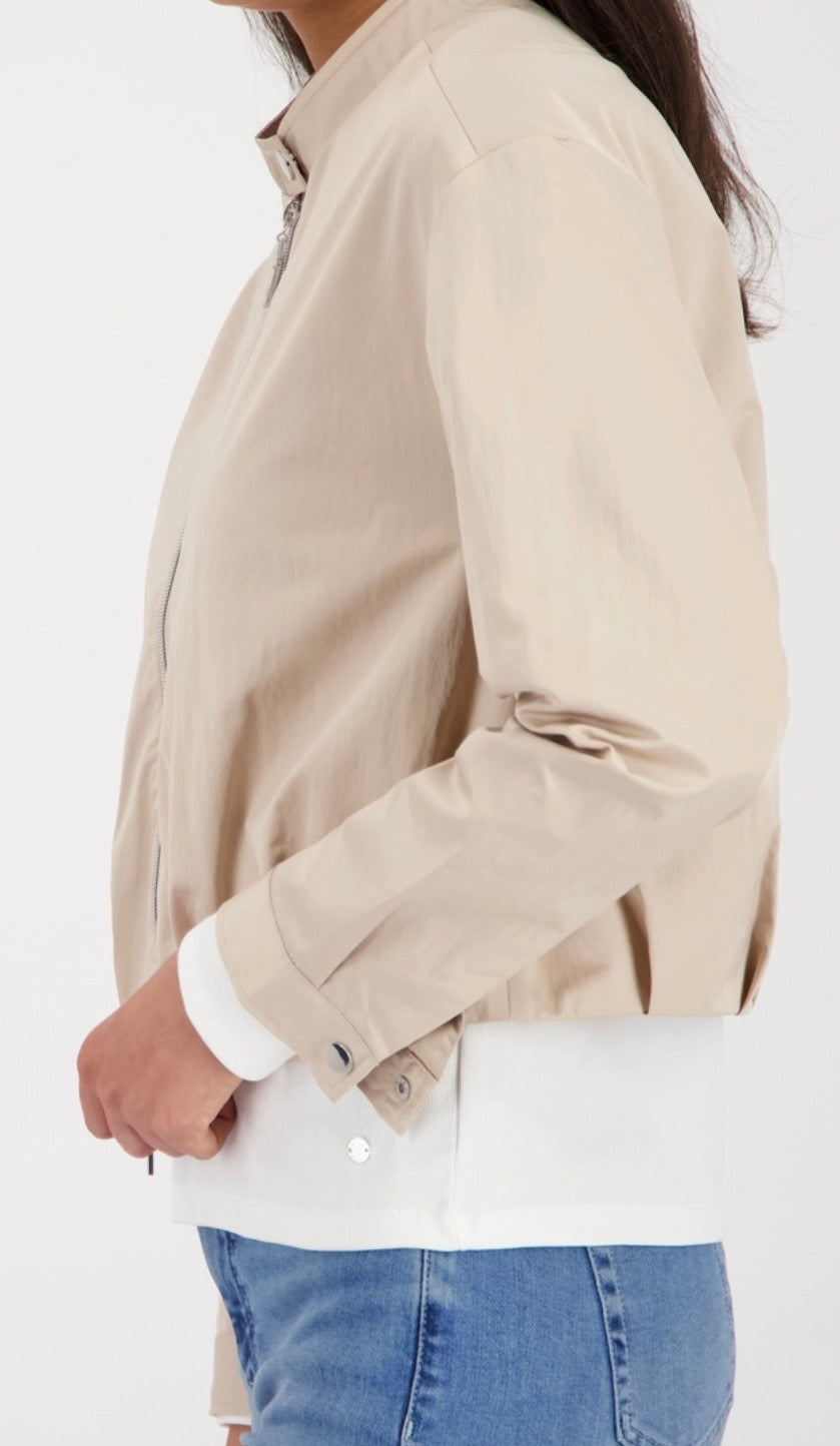 NEW NYLON JACKET
COLOR:SAND