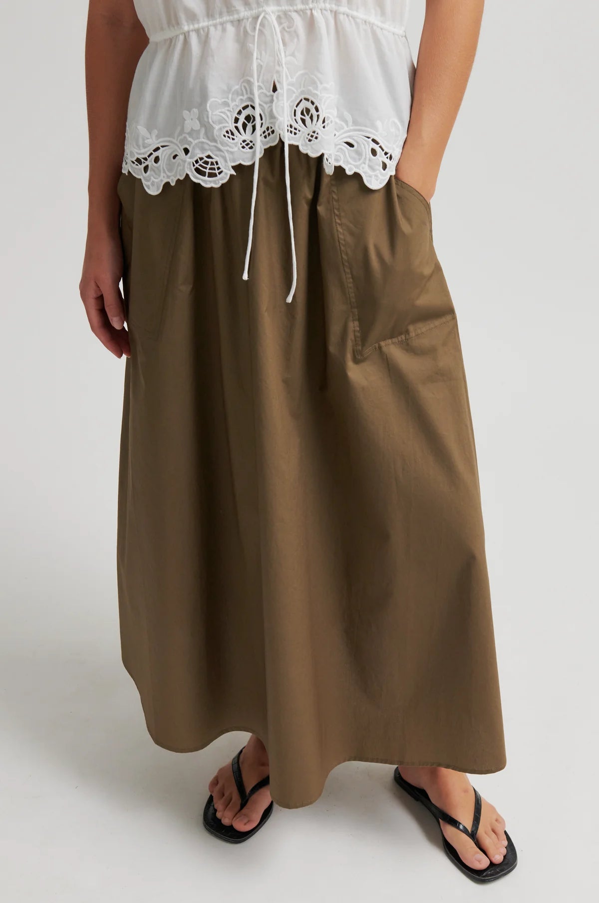 Alisa skirt in canteen