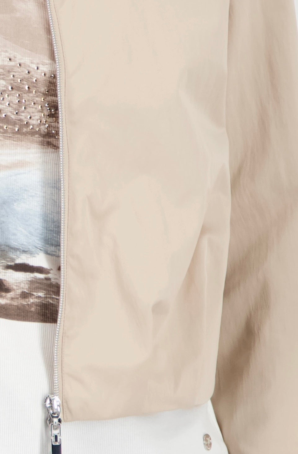 NEW NYLON JACKET
COLOR:SAND