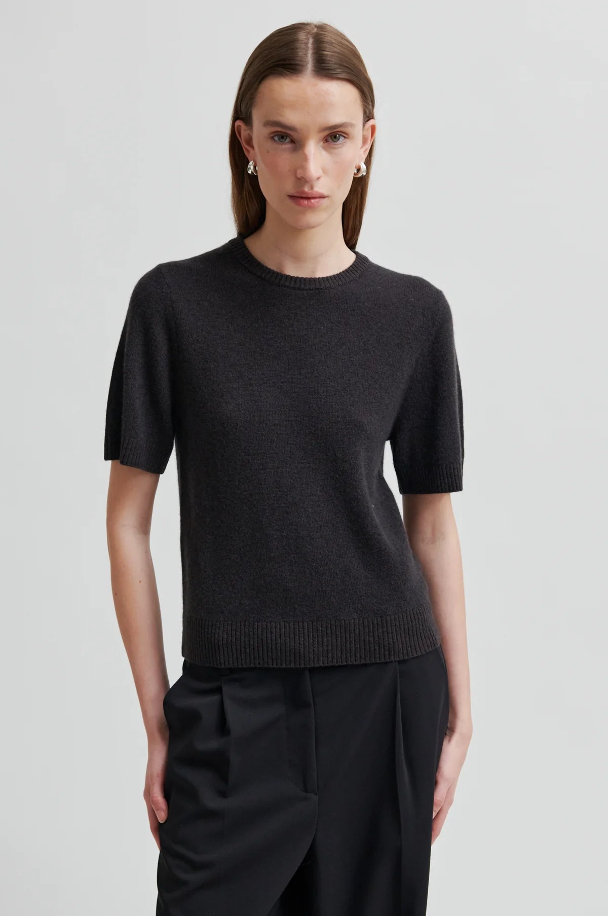Leara Knit O-Neck in black sand