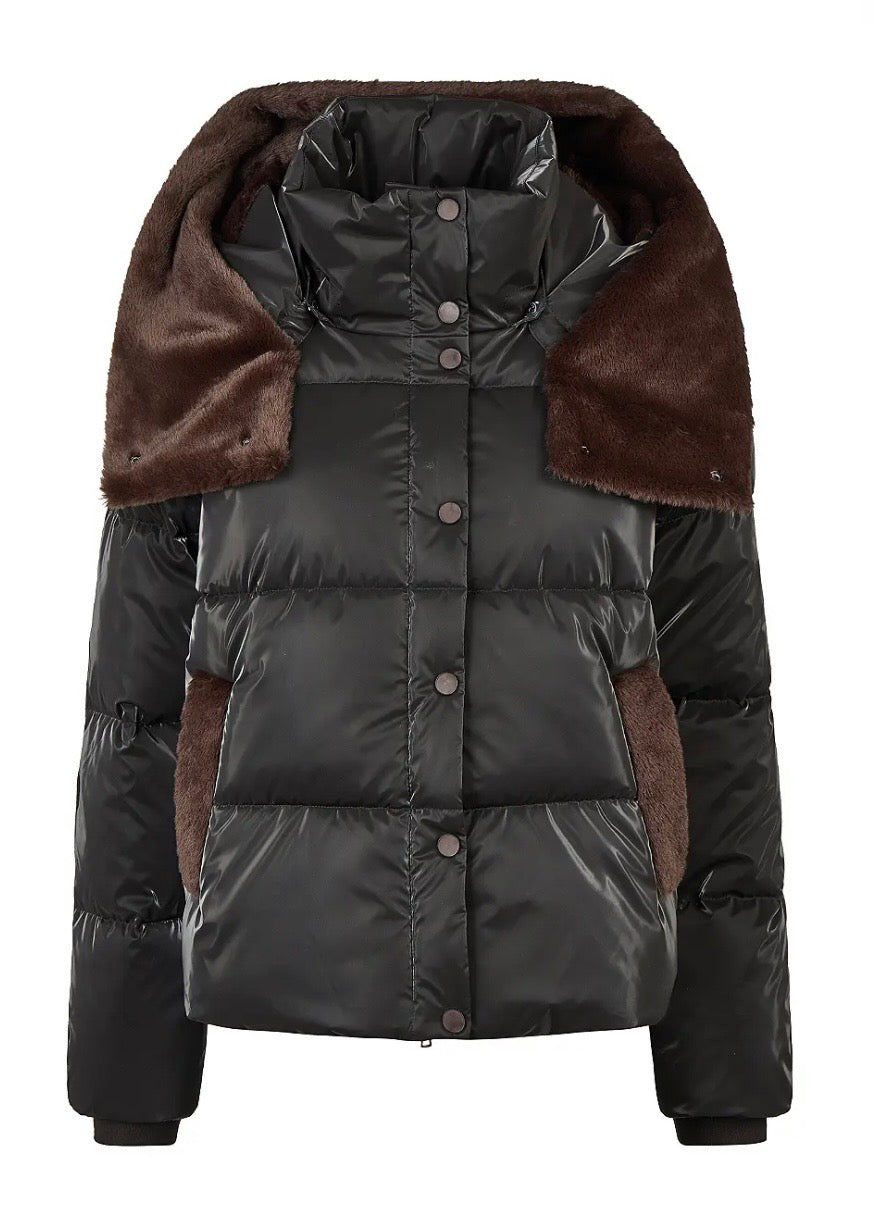 Hazelnut Puffer Jacket With Faux Fur

く