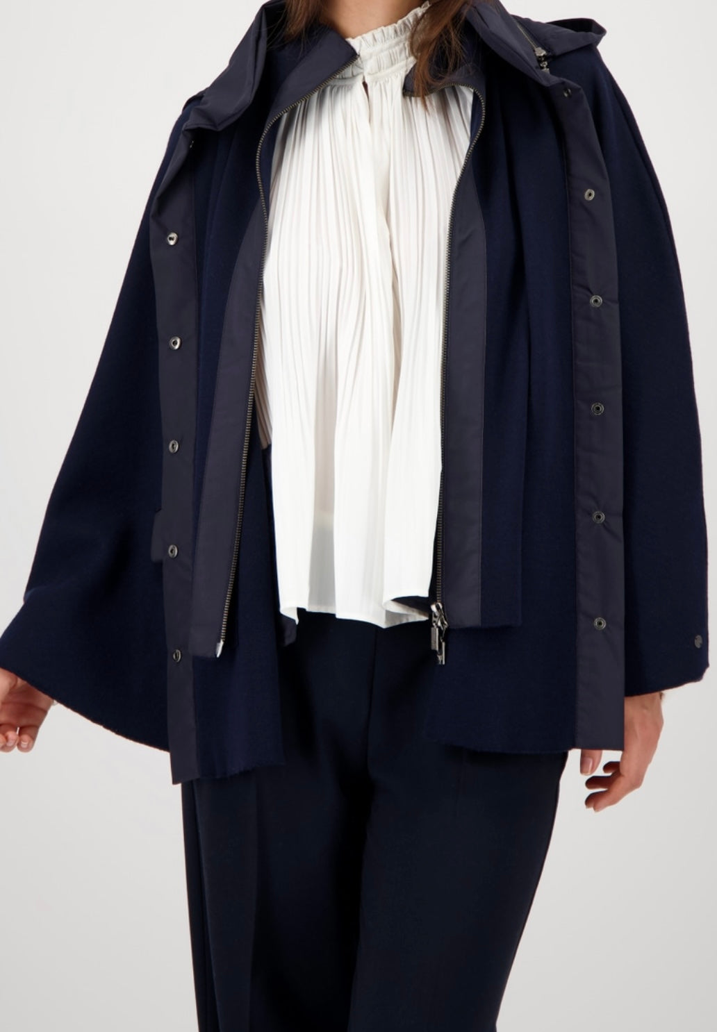 NEWDOUBLE-LAYERED CAPE WITH HOOD
COLOR: Night sky