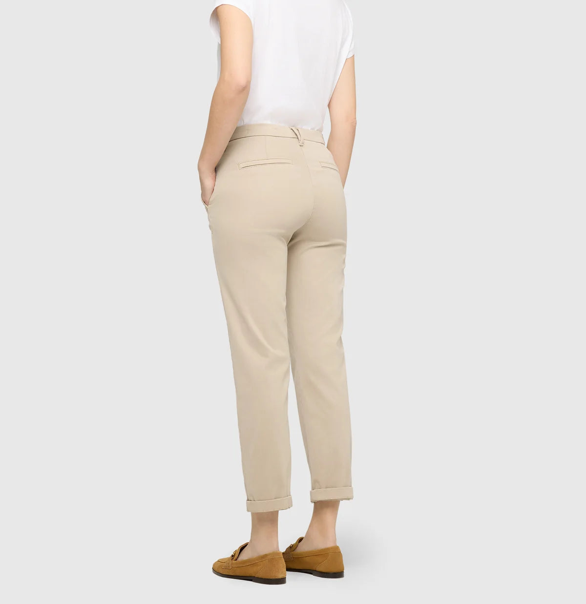 CHINO TURN UP
SLIM TROUSERS IN A COTTON-MODAL-LYOCELL BLEND