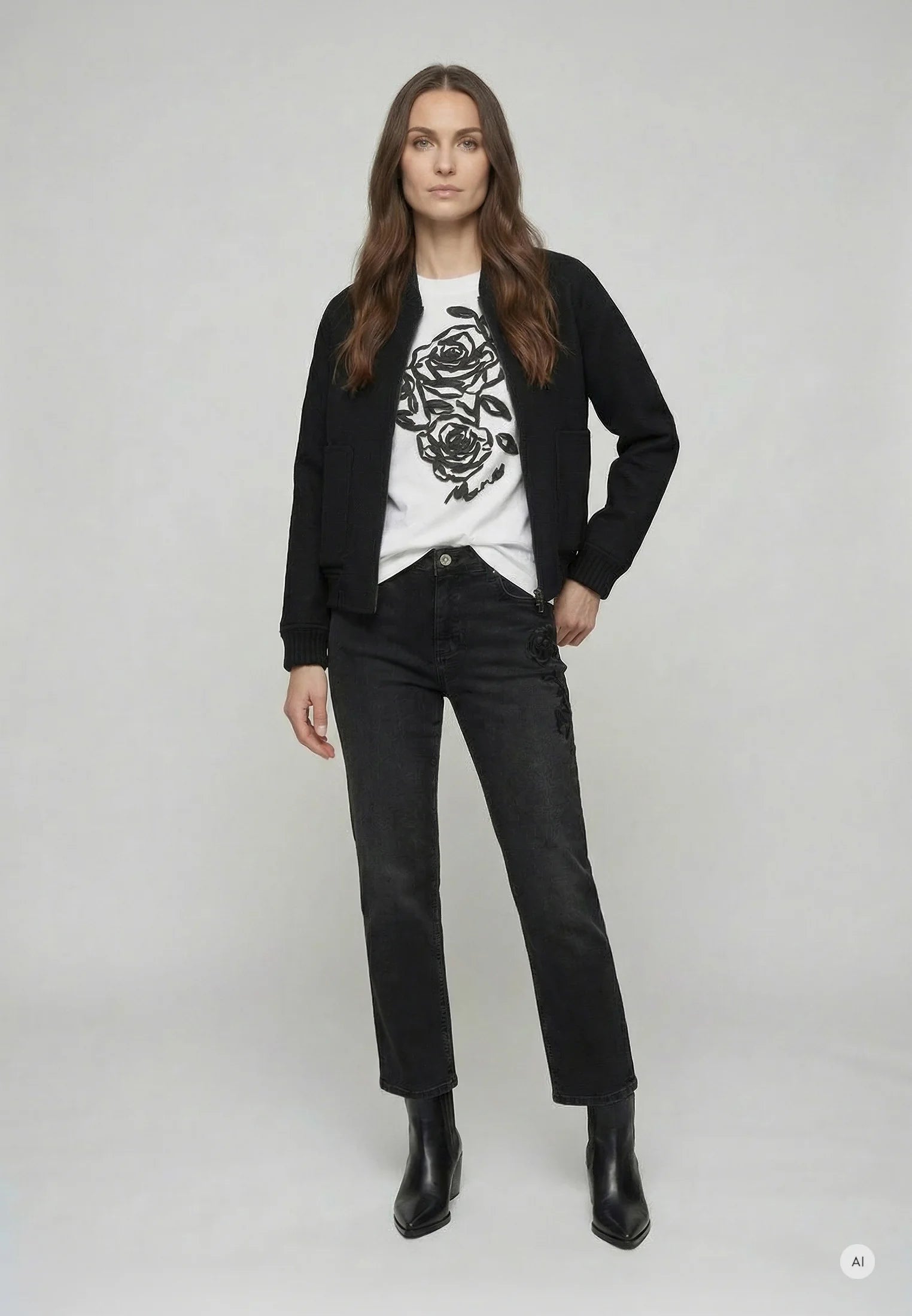 Boyfriend jeans with cord embroidery