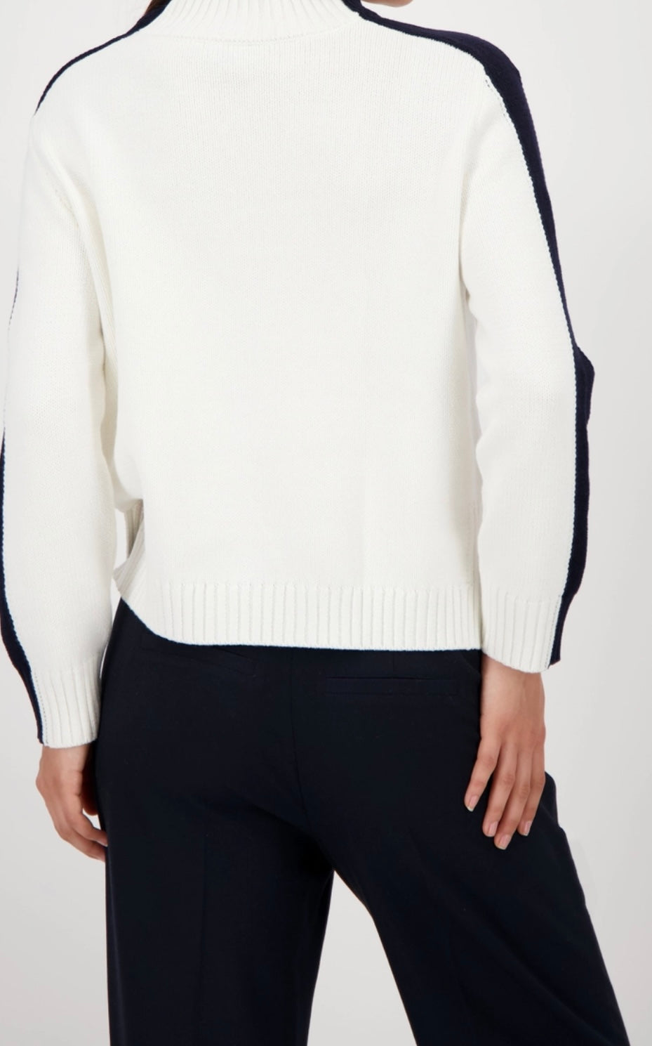 NEWLONG-SLEEVED JUMPER WITH DECORATIVE BUTTONS
COLOR:off white