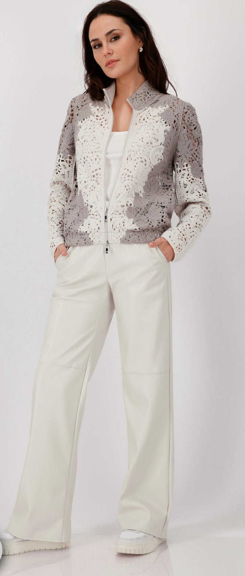 CARDIGAN WITH CORNELLY PATTERN
COLOR:Greige