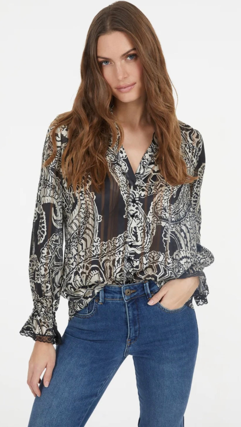 Blouse in blow-up paisley print
