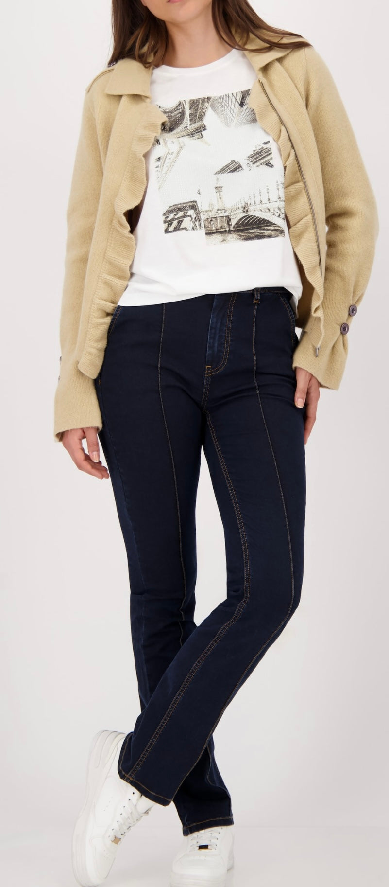 NEWSHIRT WITH PARIS PRINT
COLOR:Off white