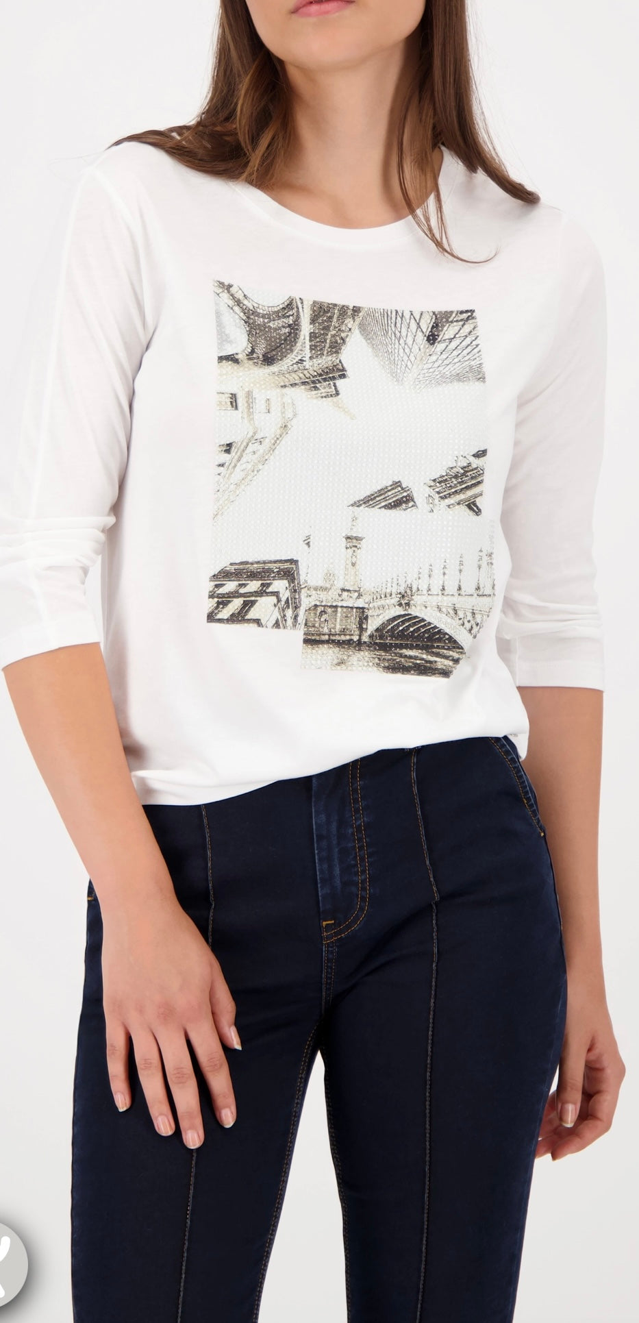 NEWSHIRT WITH PARIS PRINT
COLOR:Off white