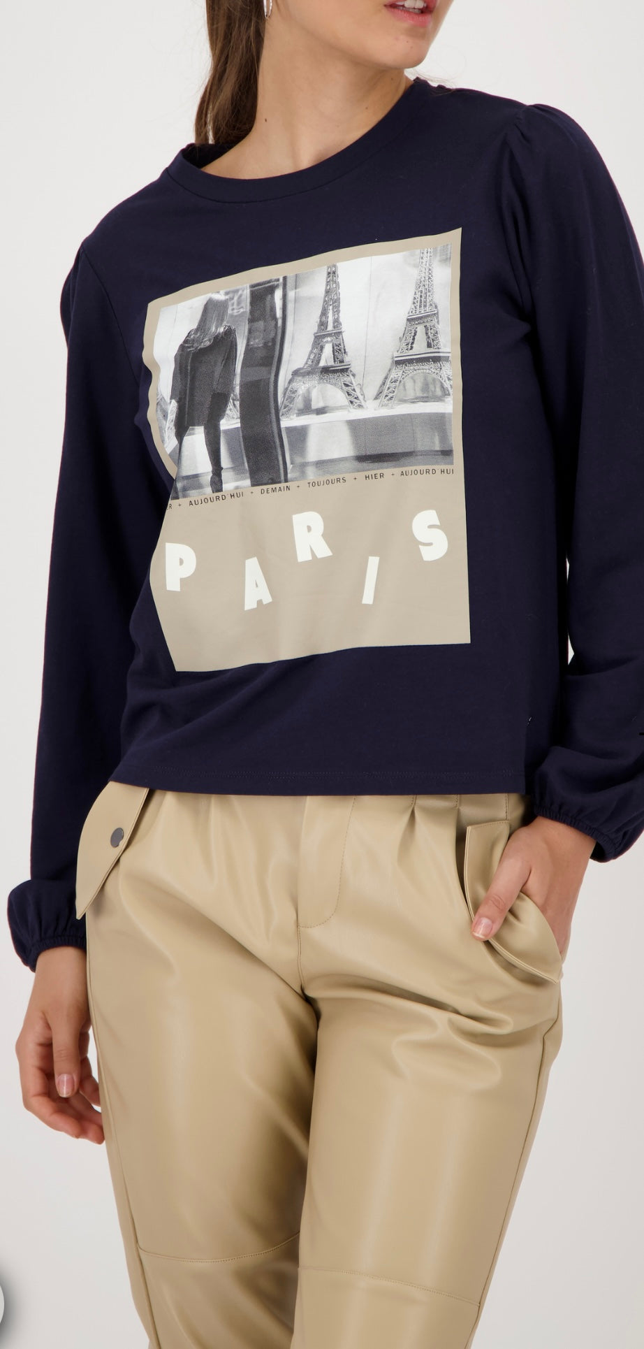 NEWLONG-SLEEVED SHIRT WITH POLAROID PRINT
COLOR: Night sky