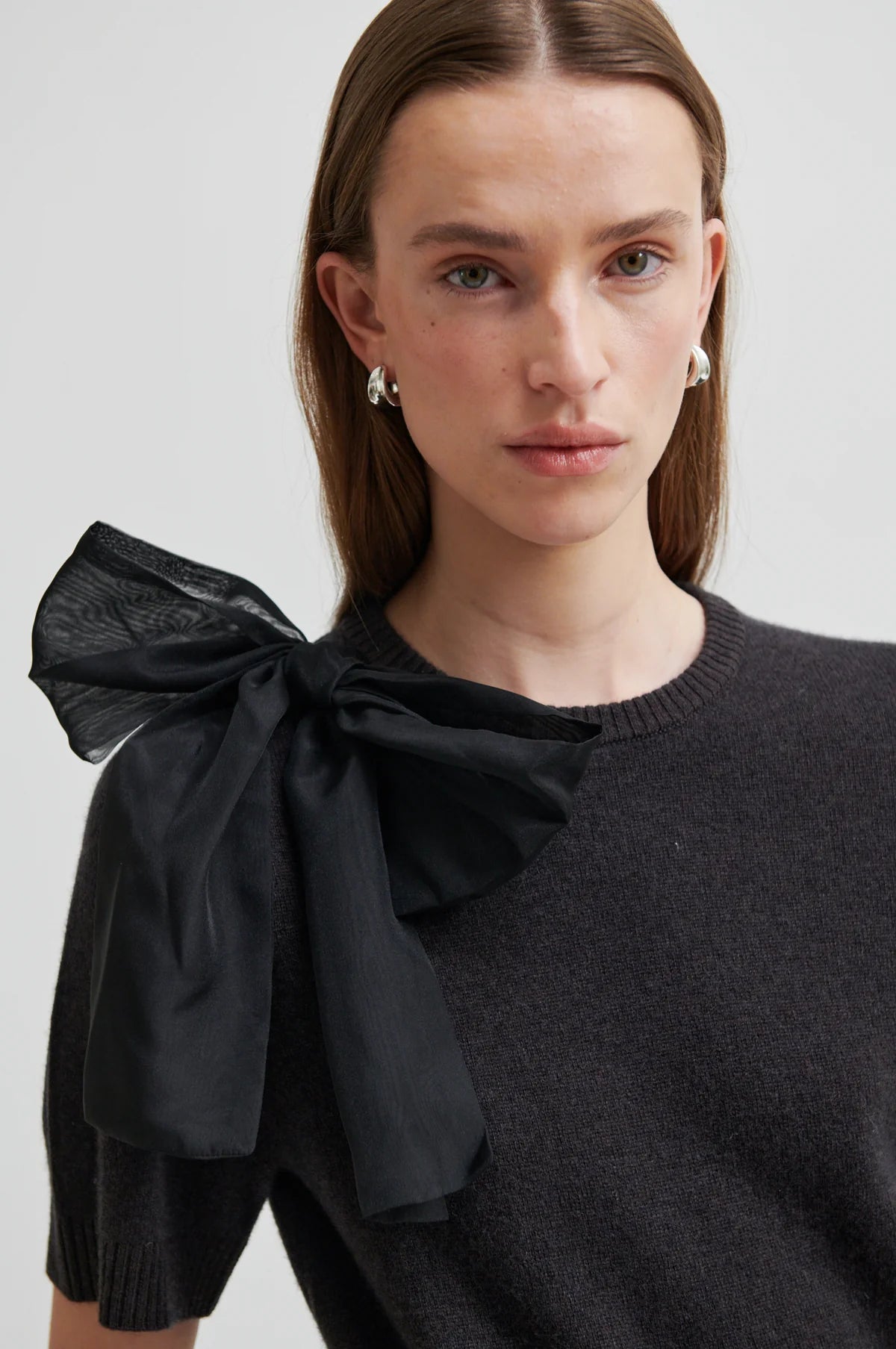 Leara Knit O-Neck in black sand