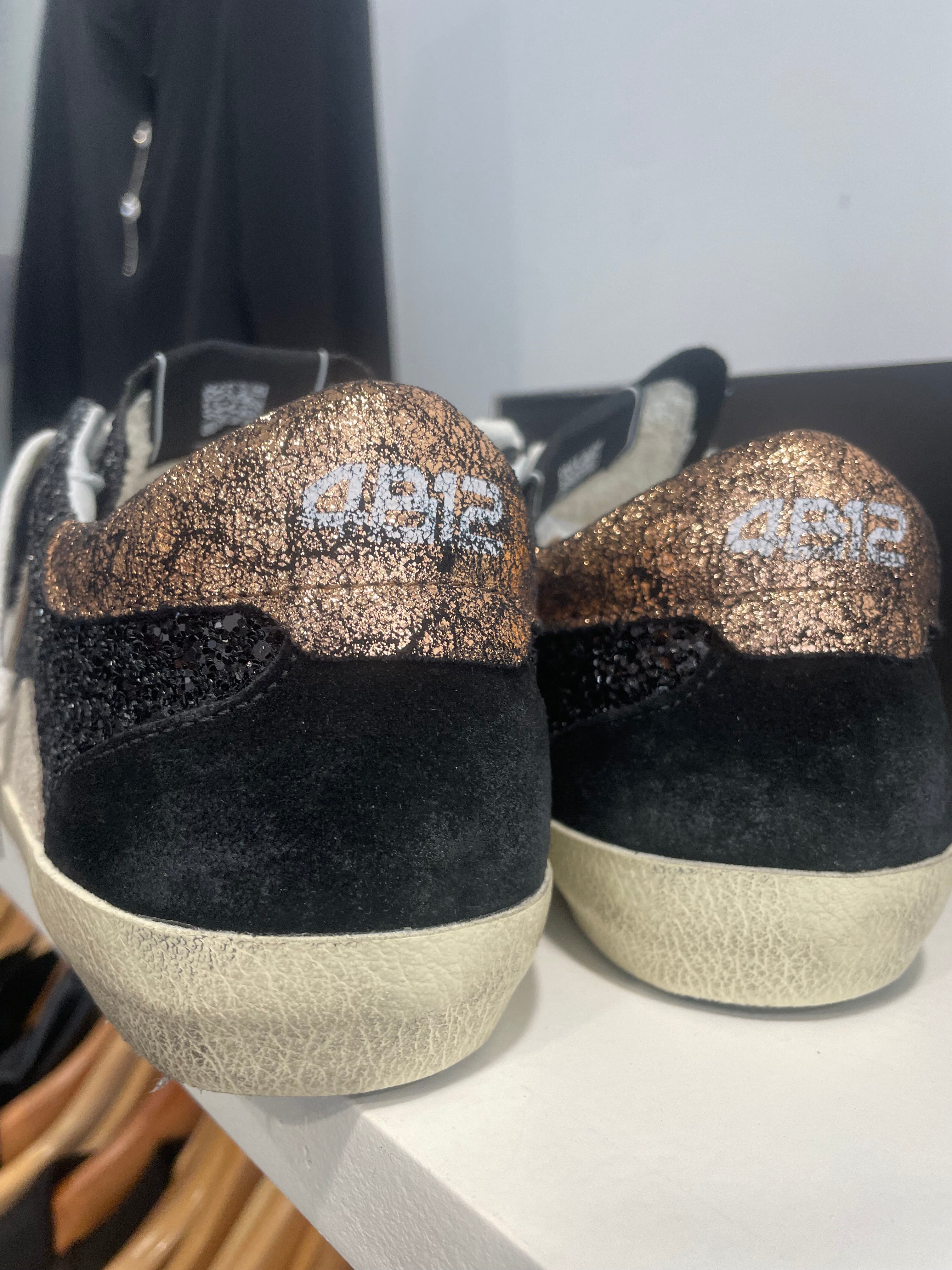 4B12 Black with bronze