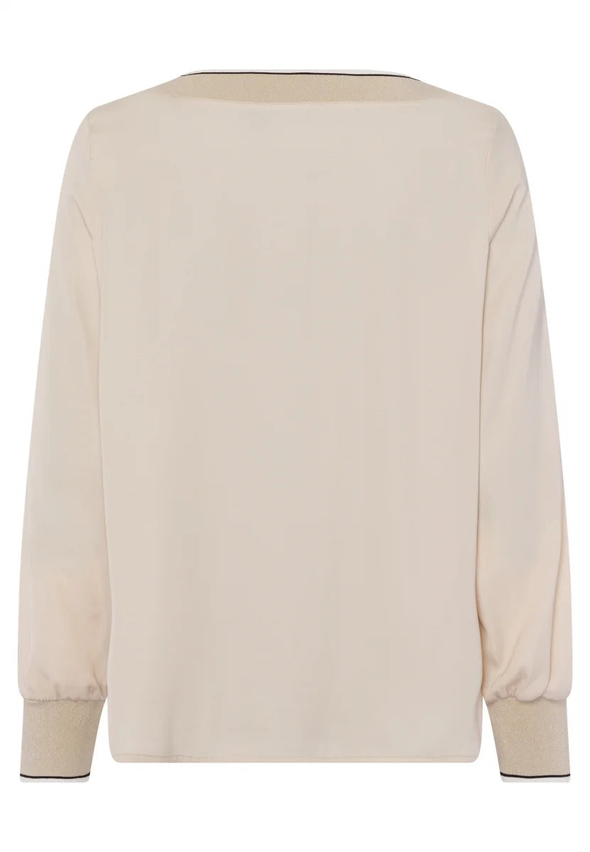 Blouse in elegant satin in sand varied