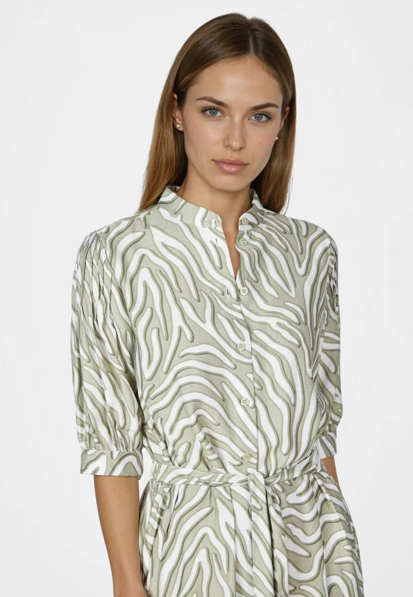 Dress with casual print in khaki