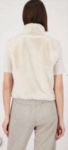 FUR WAISTCOAT WITH ELASTICATED WAISTBAND
COLOR:Oat milk