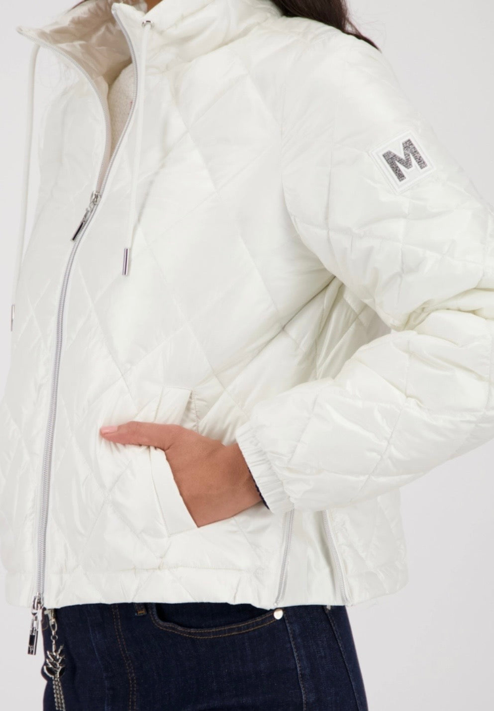 NEWQUILTED JACKET WITH STAND-UP COLLAR
COLOR:OFF WHITE