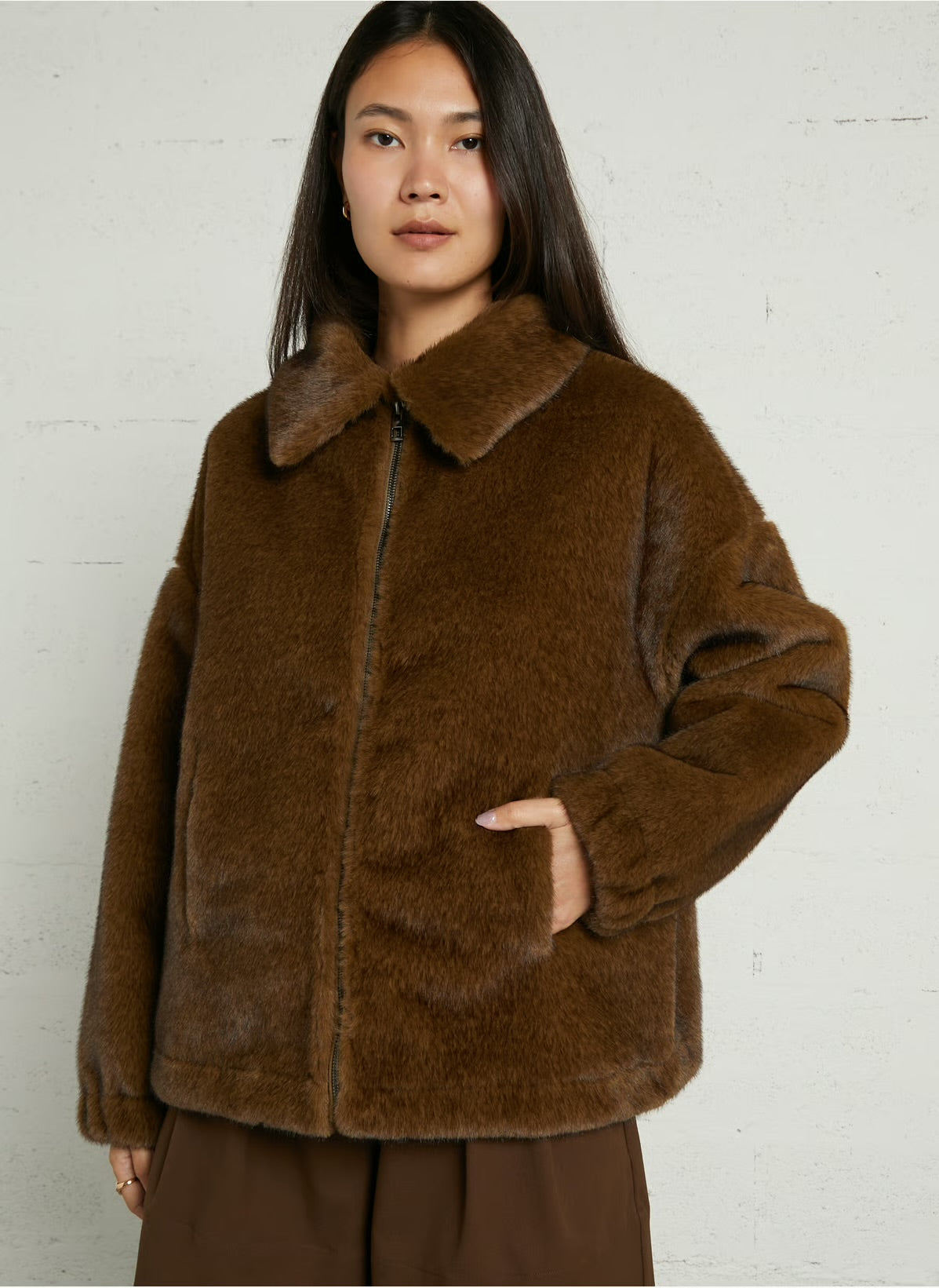 Eco-friendly
New
Suncoo
Faux fur coat - Khaki – DARLING