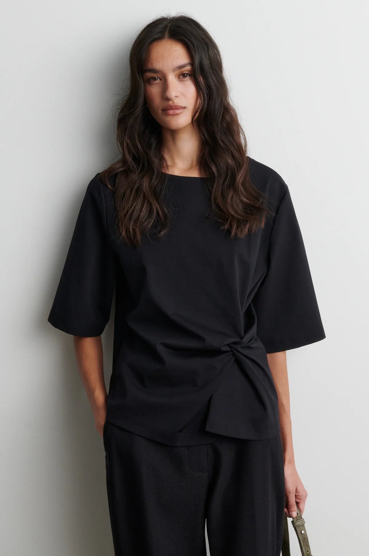 Arkai Drape Tee in black