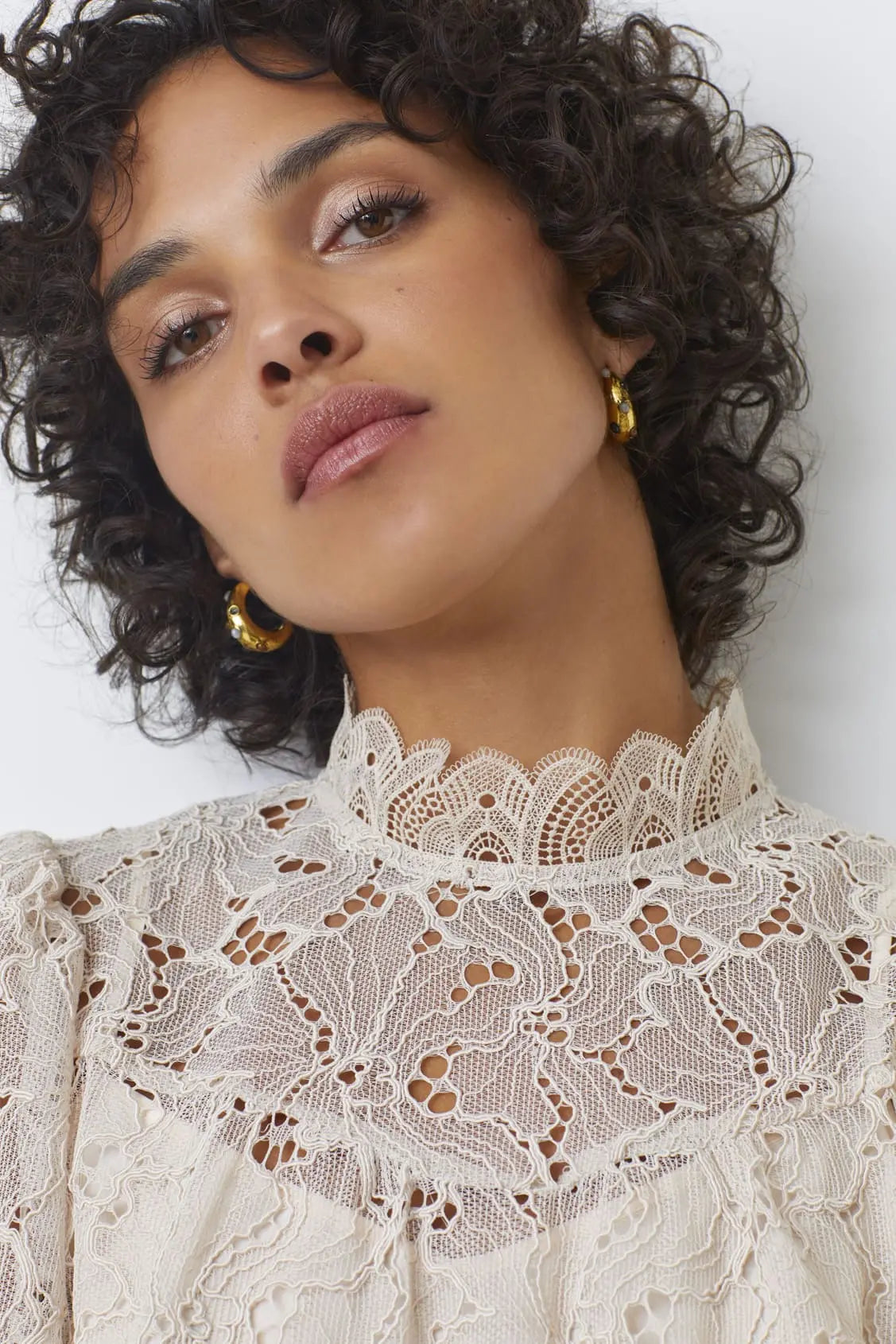 Suncoo
High neck lace blouse - Beige – LUCIA