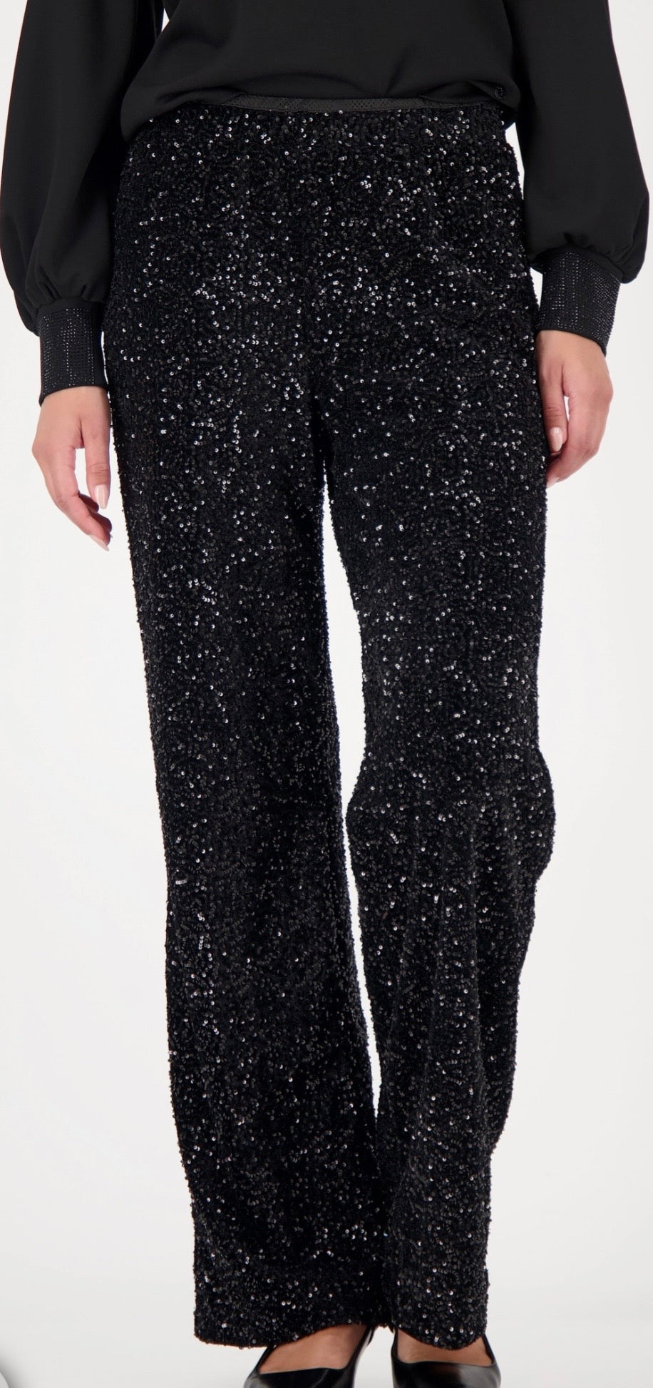 WIDE-LEG PANTS WITH SEQUINS
COLOR: Black