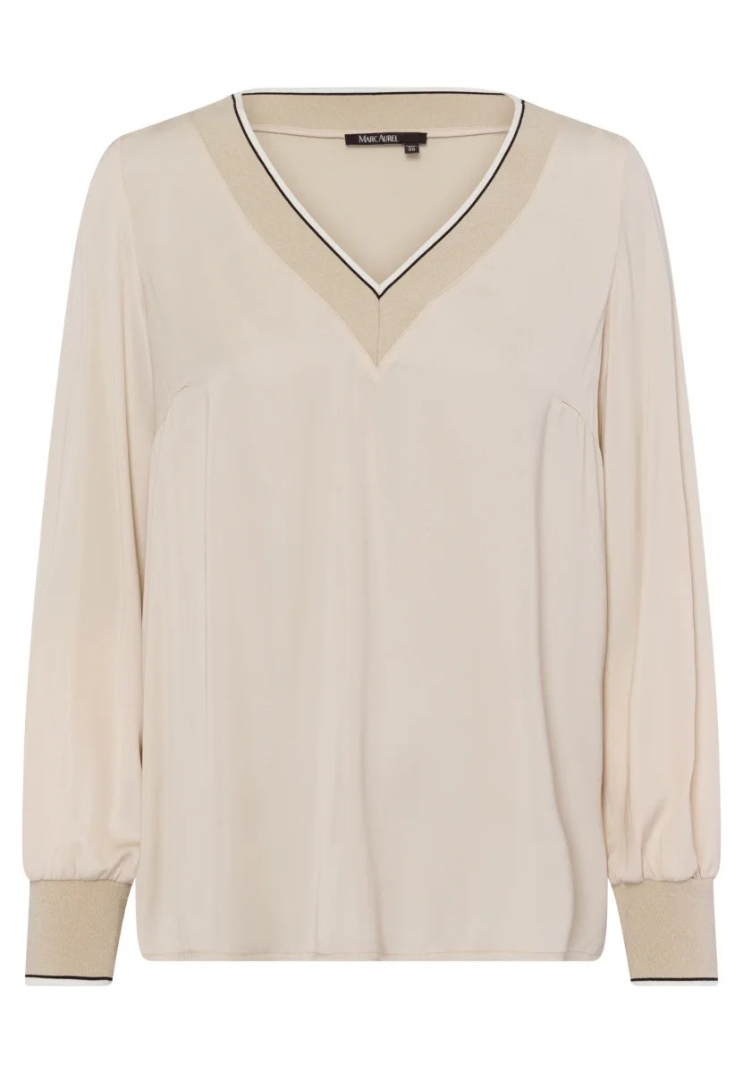 Blouse in elegant satin in sand varied