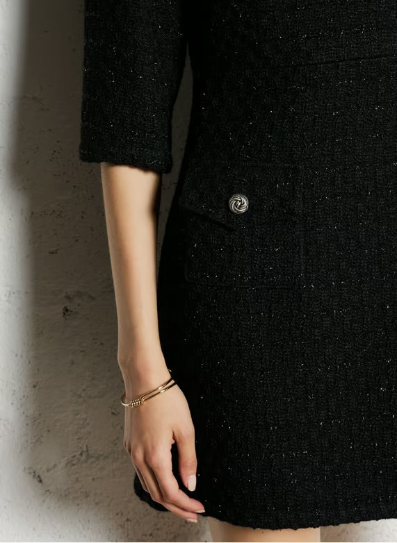 Suncoo
Short fitted dress with round neck - Black – CALVIN