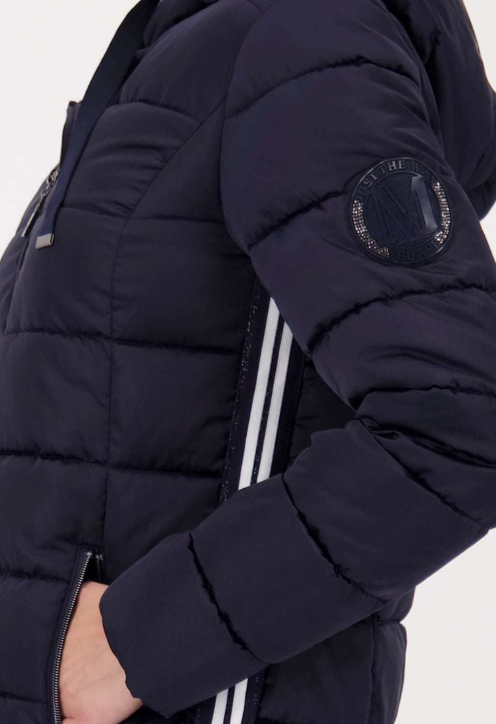 NEWQUILTED COAT WITH STRIPES
COLOR:Night Sky