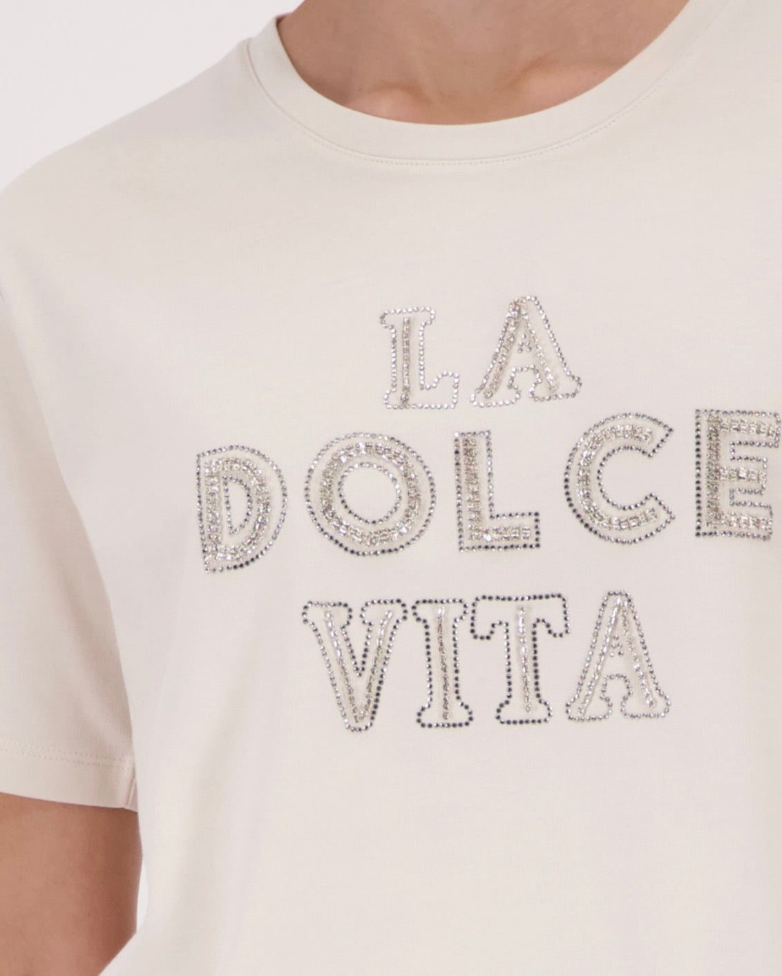 NEWT-SHIRT WITH DECORATIVE LETTERING
COLOR: Champagne beige