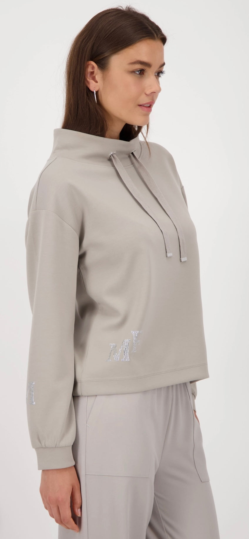 SWEATSHIRT WITH JEWELLERY DETAIL
COLOR:Greige