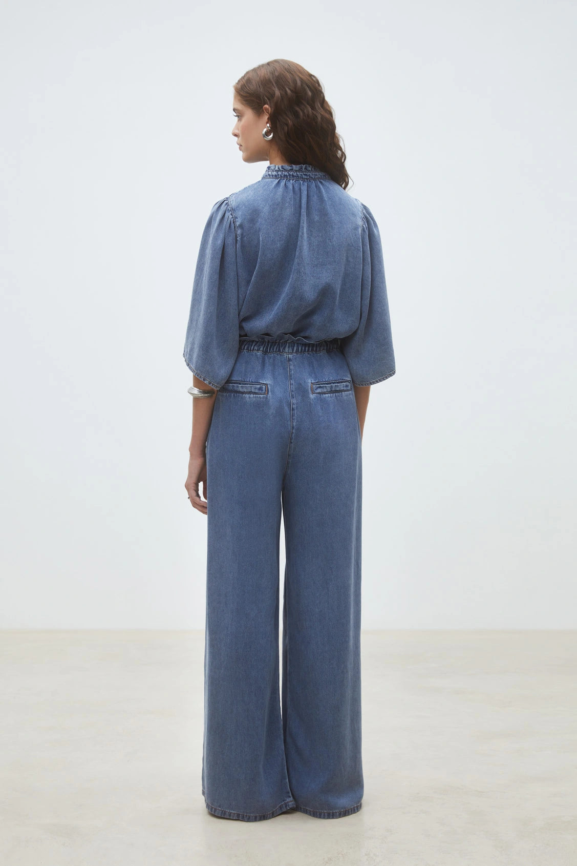 Louise
Buttoned denim blouse